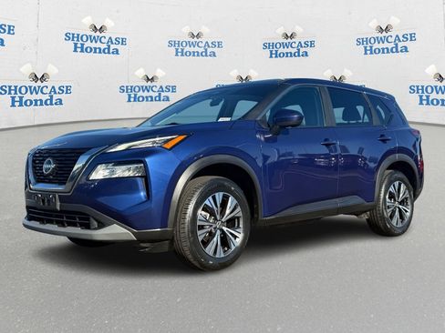 Used 2023 Nissan Rogue SV image 2