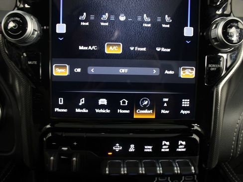 Used 2024 RAM 1500 Limited AWD/4WD image 8