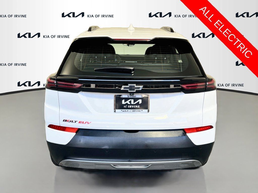 Used 2023 Chevrolet Bolt EUV Premier w/ Sun & Sound Package FWD image 6