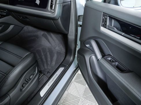 New 2026 Porsche Cayenne Coupe AWD/4WD image 27