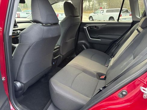 Used 2021 Toyota RAV4 LE image 19
