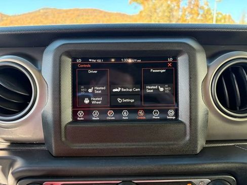 Used 2021 Jeep Gladiator Willys image 17
