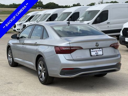 Used 2023 Volkswagen Jetta SE image 6