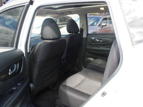Used 2019 Nissan Rogue SV w/ Sun & Sound Touring Package FWD image 14