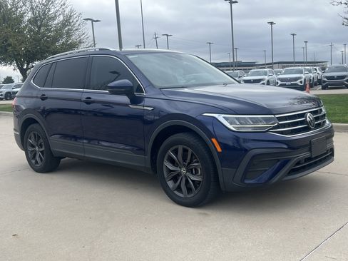 Certified 2023 Volkswagen Tiguan SE w/ Panoramic Sunroof Package image 2