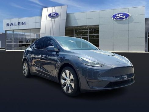 Used 2023 Tesla Model Y Long Range AWD/4WD image 1