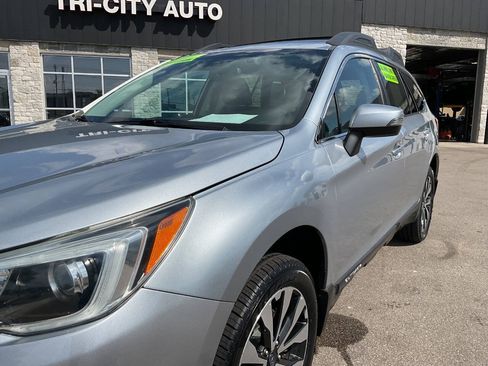 Used 2016 Subaru Outback 2.5i Limited AWD/4WD image 2