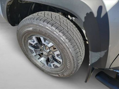 Used 2022 Toyota Tacoma TRD Off-Road w/ Technology Package AWD/4WD image 9