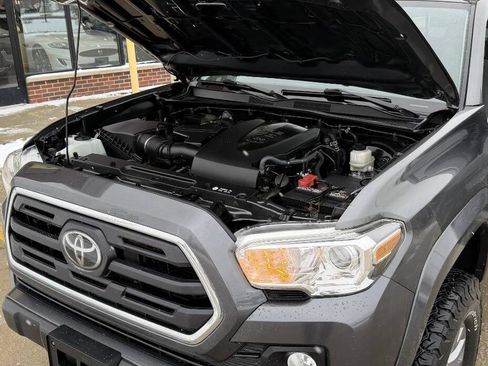 Used 2019 Toyota Tacoma SR5 image 32
