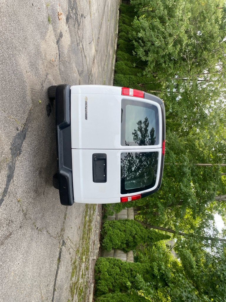Used 2021 Chevrolet Express 2500 Extended RWD image 4