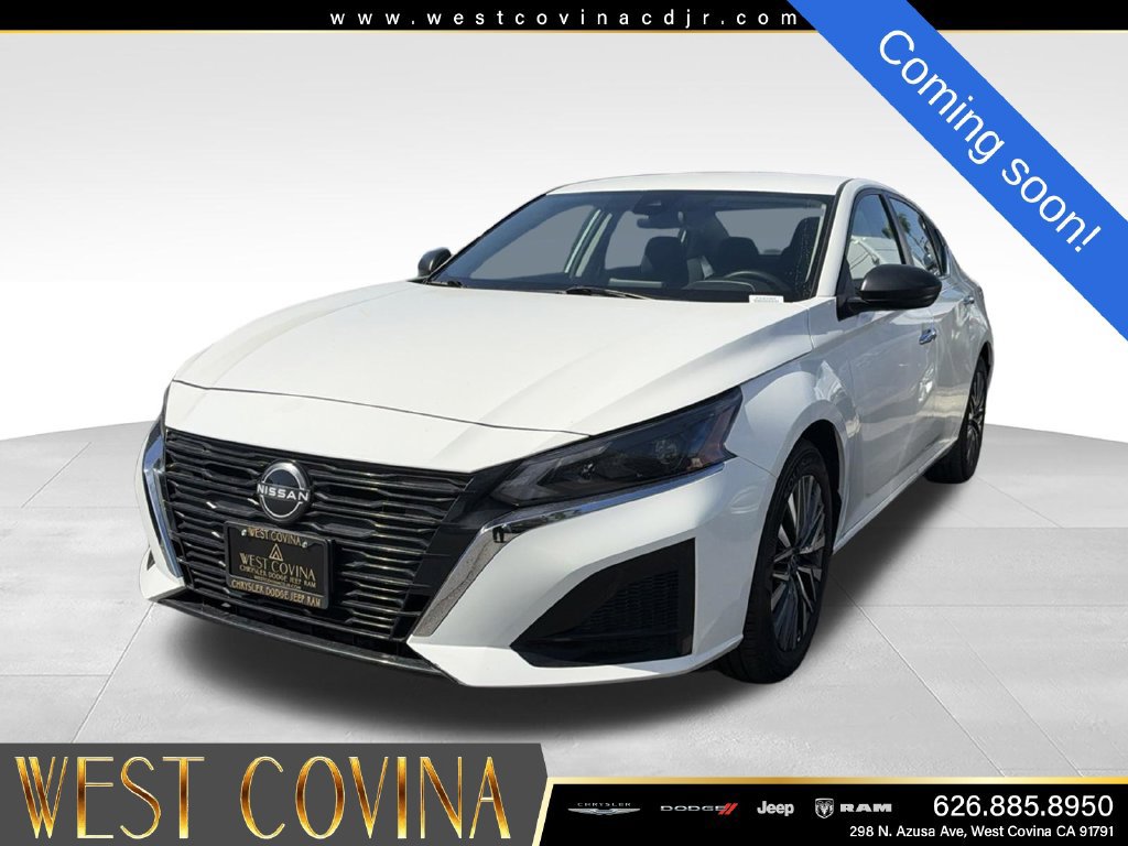 Used 2025 Nissan Altima 2.5 SV FWD image 3