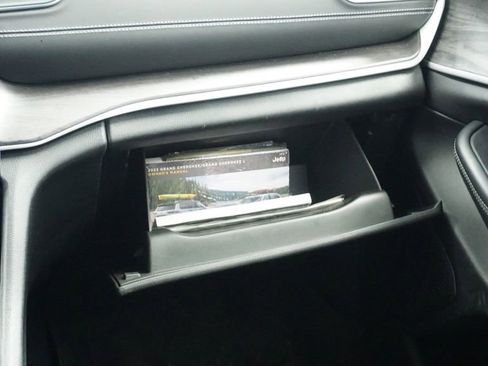 Used 2023 Jeep Grand Cherokee L Limited w/ Black Appearance Package image 27