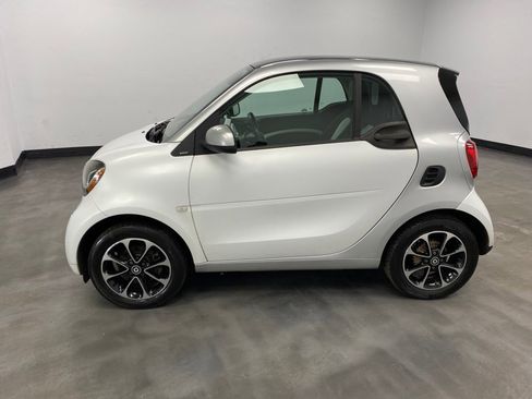 Used 2016 smart fortwo passion image 3