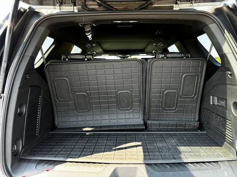 Used 2025 GMC Yukon Elevation w/ Elevation Premium Package AWD/4WD image 4