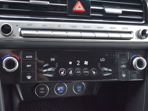 Used 2025 Genesis G70 2.5T image 29