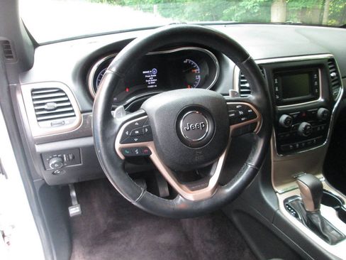 Used 2016 Jeep Grand Cherokee Laredo w/ Quick Order Package 23E AWD/4WD image 12