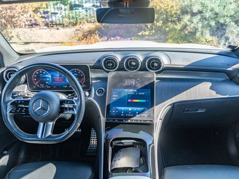 Used 2025 Mercedes-Benz GLC 300 4MATIC image 20