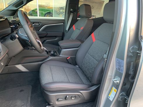 New 2025 Chevrolet Colorado Z71 w/ Midnight Edition image 15