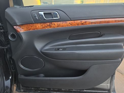 Used 2019 Lincoln MKT AWD image 28