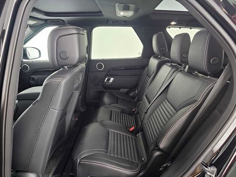 Used 2025 Land Rover Discovery S AWD/4WD image 18