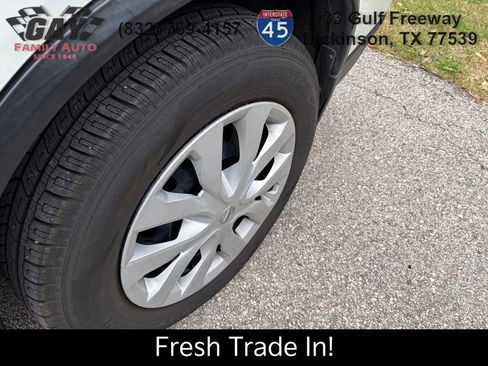 Used 2017 Nissan Rogue S image 6