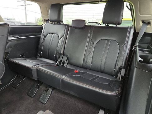 Used 2019 Ford Expedition Platinum AWD/4WD image 6