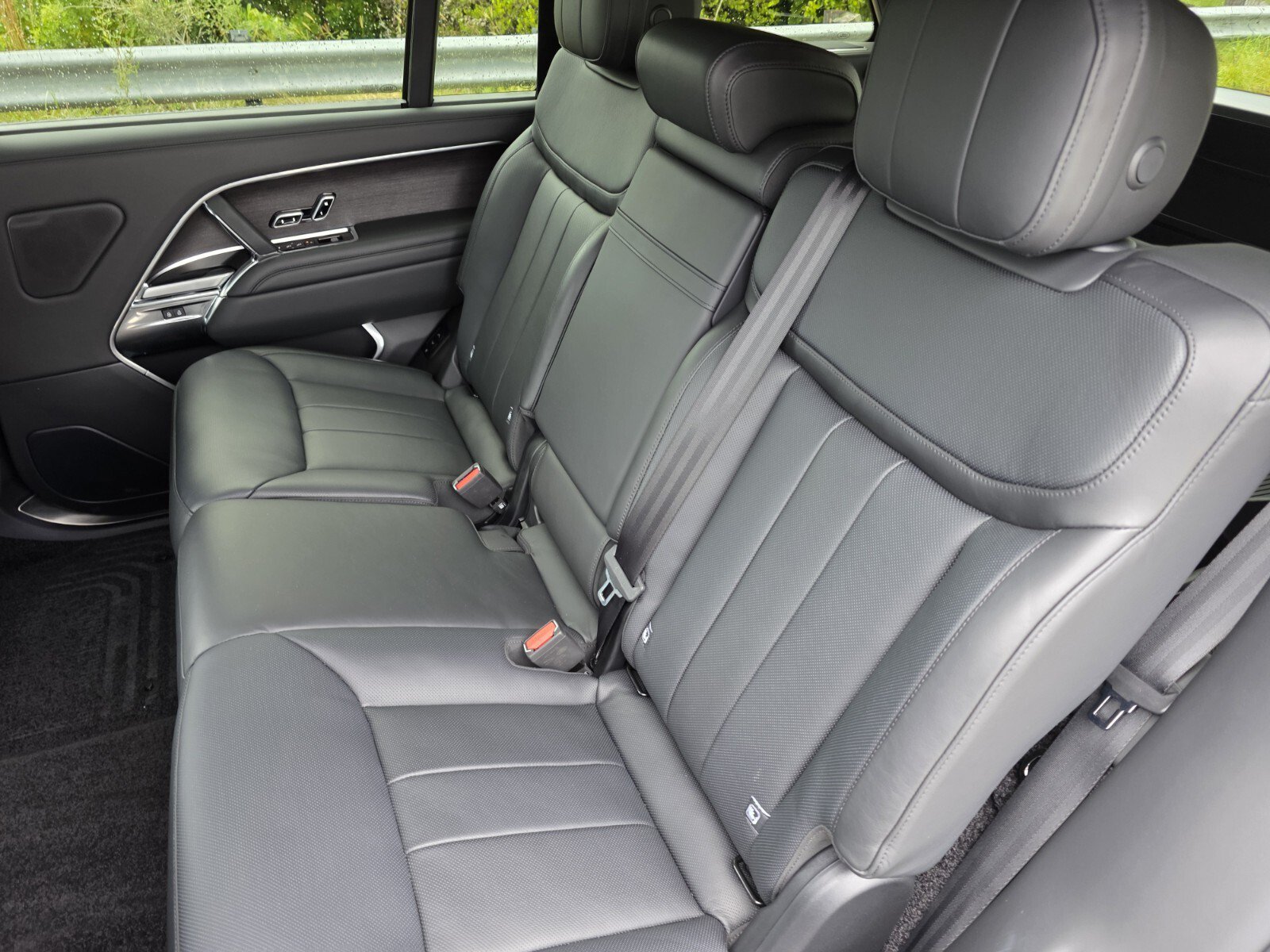 Used 2025 Land Rover Range Rover Long Wheelbase SE AWD/4WD image 16