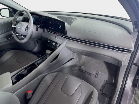 Certified 2023 Hyundai Elantra SEL w/ Convenience Package FWD image 28