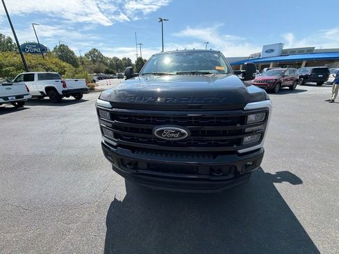 Used 2023 Ford F250 XLT w/ Black Appearance Package AWD/4WD image 8
