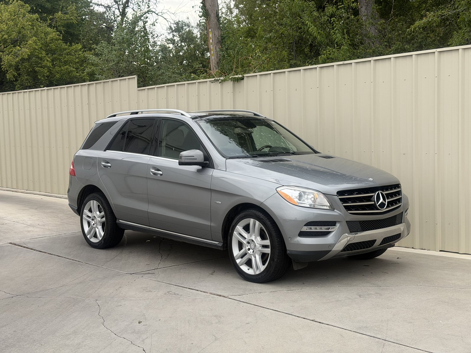 Used 2012 Mercedes-Benz ML 350 BlueTEC 4MATIC image 3