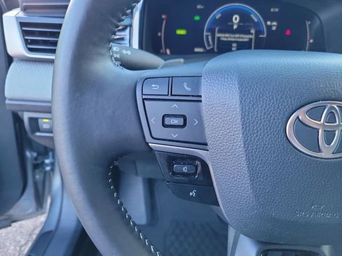 Used 2025 Toyota Camry SE FWD image 16