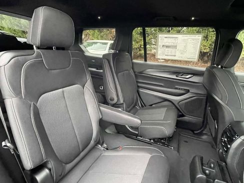 New 2025 Jeep Grand Cherokee L Laredo w/ Luxury Tech Group I image 26