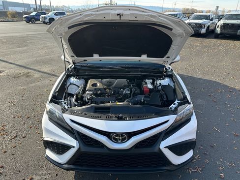 Used 2023 Toyota Camry SE image 4