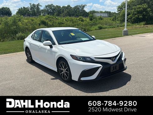 Used 2024 Toyota Camry SE FWD image 1