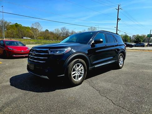 Certified 2025 Ford Explorer Active image 1