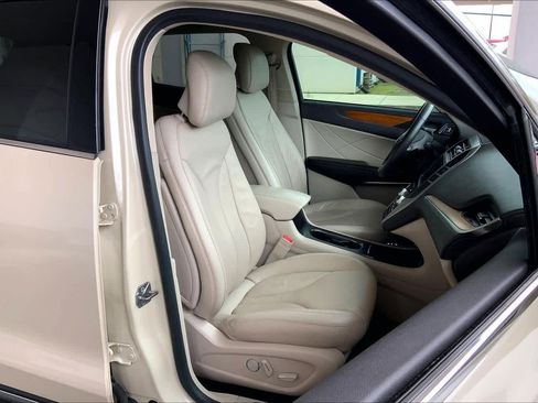 Used 2018 Lincoln MKC Select w/ Select Plus Package image 8