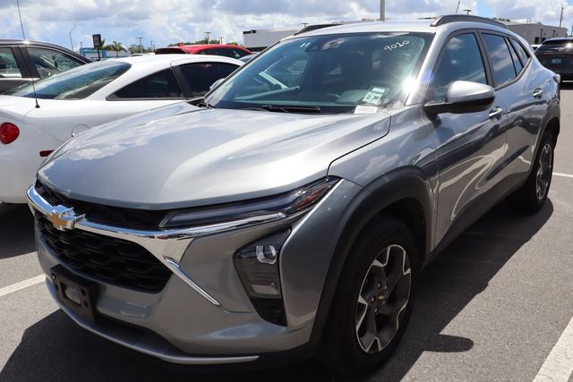 Used 2025 Chevrolet Trax LT FWD image 4