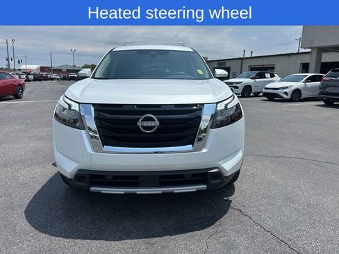 Used 2025 Nissan Pathfinder SL AWD/4WD image 9