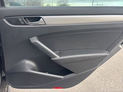 Used 2017 Volkswagen Passat 1.8T S image 12