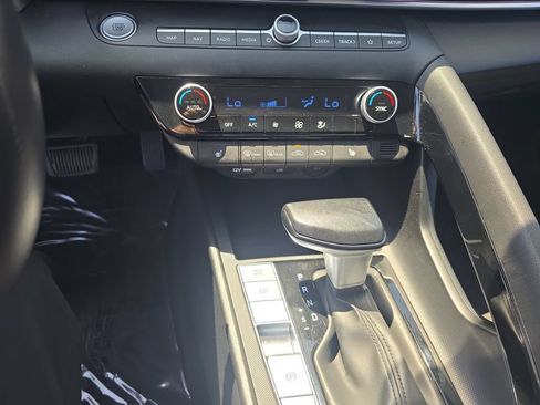Used 2025 Hyundai Elantra SEL FWD image 15