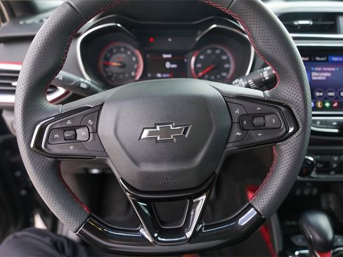 Used 2021 Chevrolet TrailBlazer RS w/ Technology Package image 12