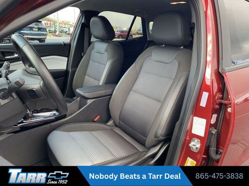 Used 2025 Chevrolet Trax LT w/ LT Convenience Package FWD image 13