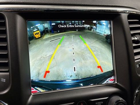 Used 2018 Jeep Grand Cherokee Limited w/ Luxury Group II image 16