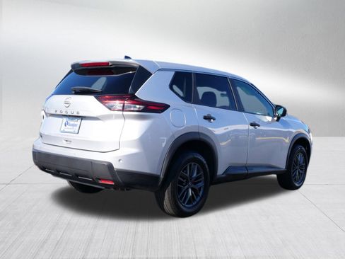 Used 2024 Nissan Rogue S image 3