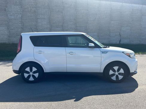 Used 2016 Kia Soul EV FWD image 2