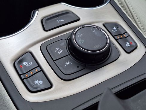 Used 2023 GMC Terrain Denali image 25