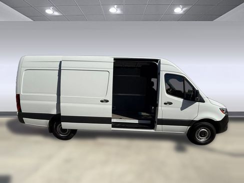 Used 2022 Mercedes-Benz Sprinter 2500 image 20