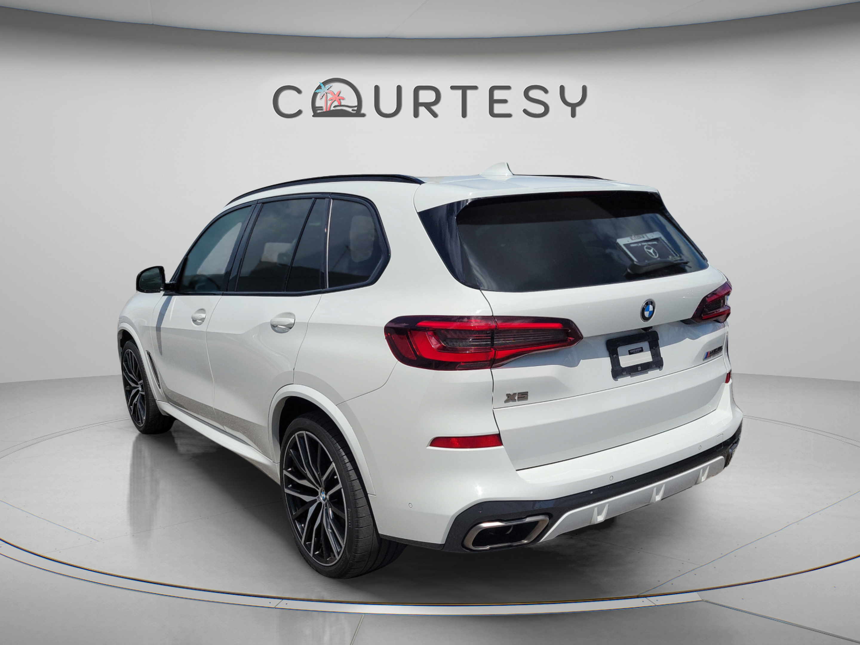 Used 2022 BMW X5 M50i AWD/4WD image 2