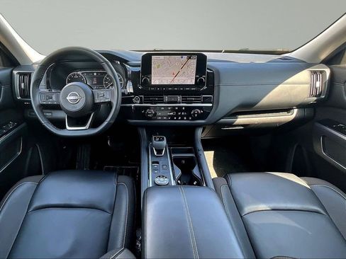 Used 2024 Nissan Pathfinder SL AWD/4WD image 9