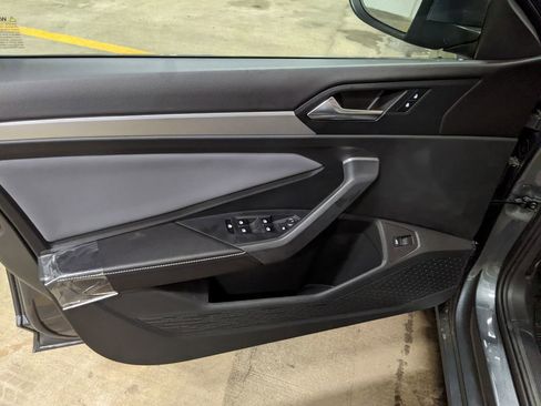 New 2026 Volkswagen Jetta SE FWD image 9
